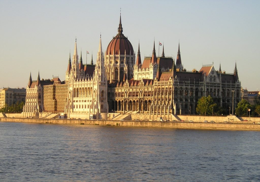 house-of-parliament-866077_1920